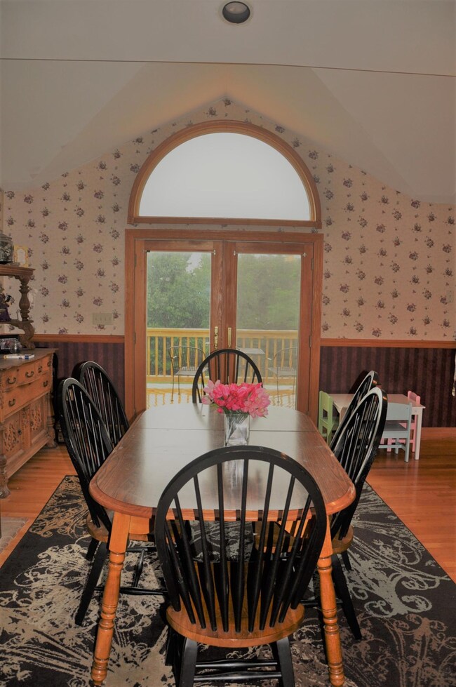 Dining area w/access to rear deck