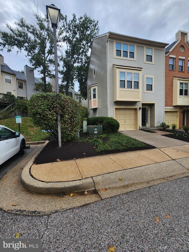 7321 Eden Brook Dr, Columbia, MD 21046 - photo 2