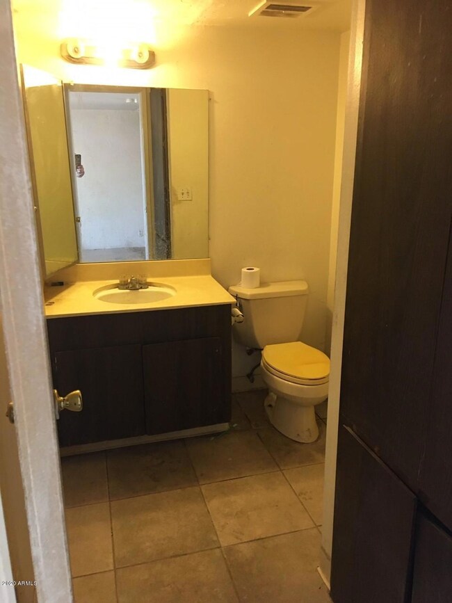 Dunlap downstairs half bath
