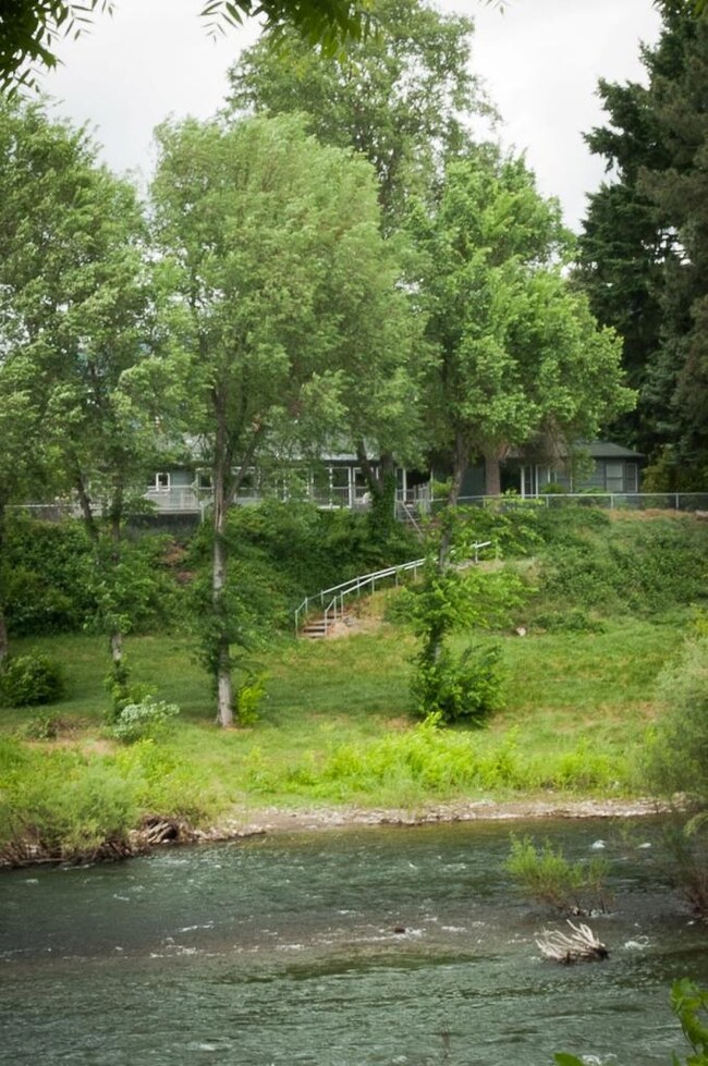 235 SW Central Ave, Grants Pass, OR 97526 - photo 4