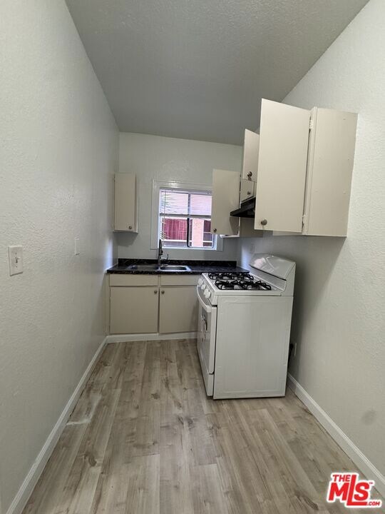 3051 Leeward Ave unit 208, Los Angeles, CA 90005 - photo 2