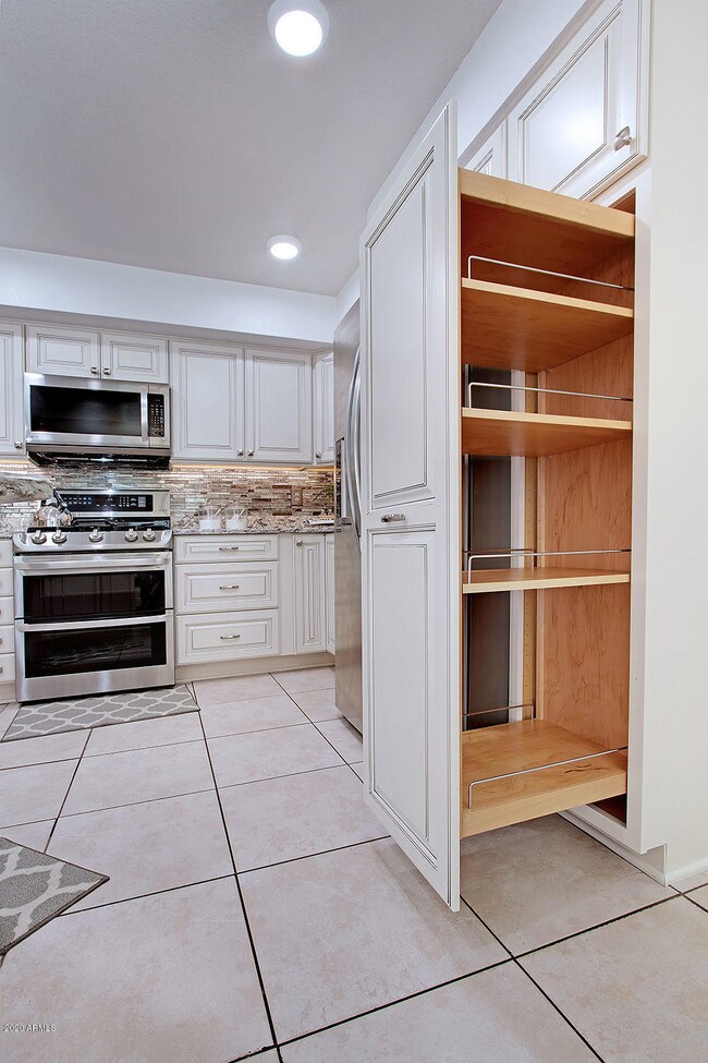 KitchenCabinetPullouts_5216