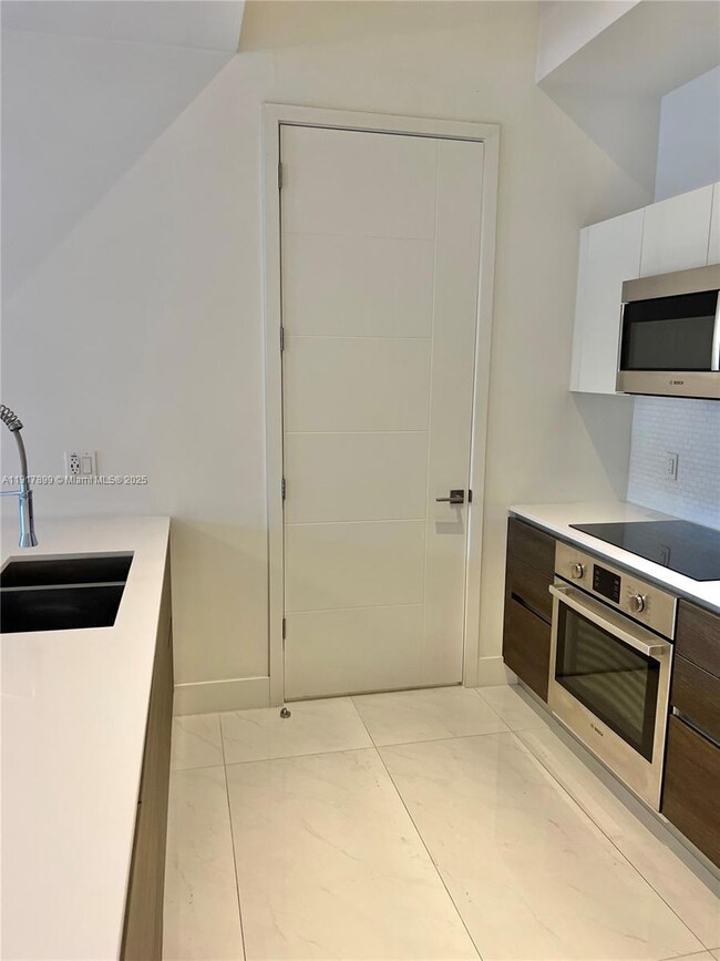 Merrick Manor unit 210, Coral Gables, FL 33146 - photo 2