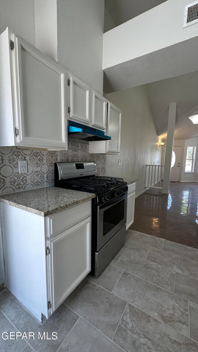 425 Las Palomas Dr, Horizon City, TX 79928 - photo 7