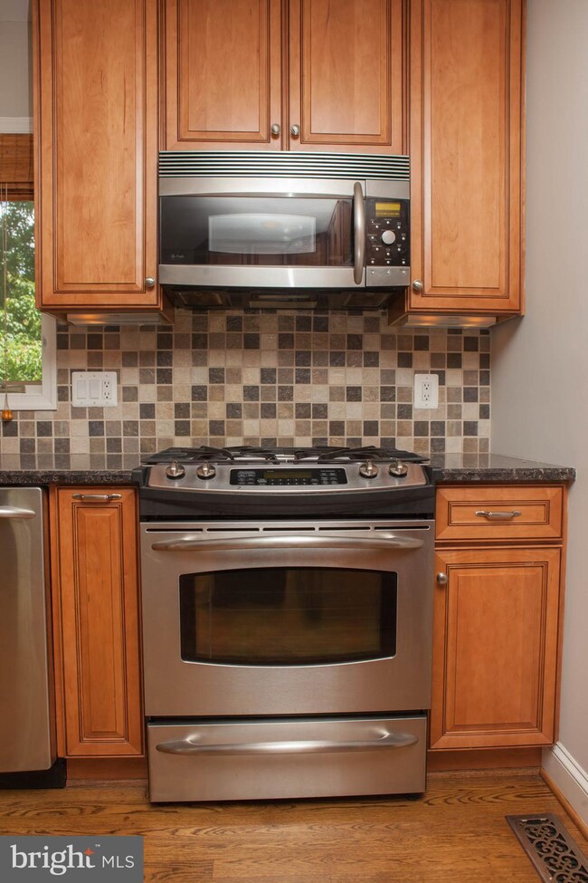 8417 Crown Place, Alexandria, VA 22308 - photo 7