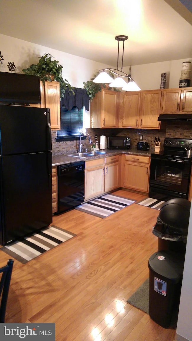 6914 Flag Harbor Dr, District Heights, MD 20747 - photo 3