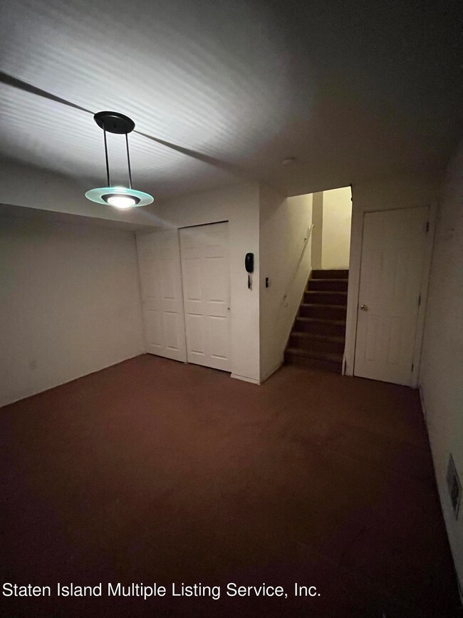 19 Woodcutters Ln, Staten Island, NY 10306 - photo 7