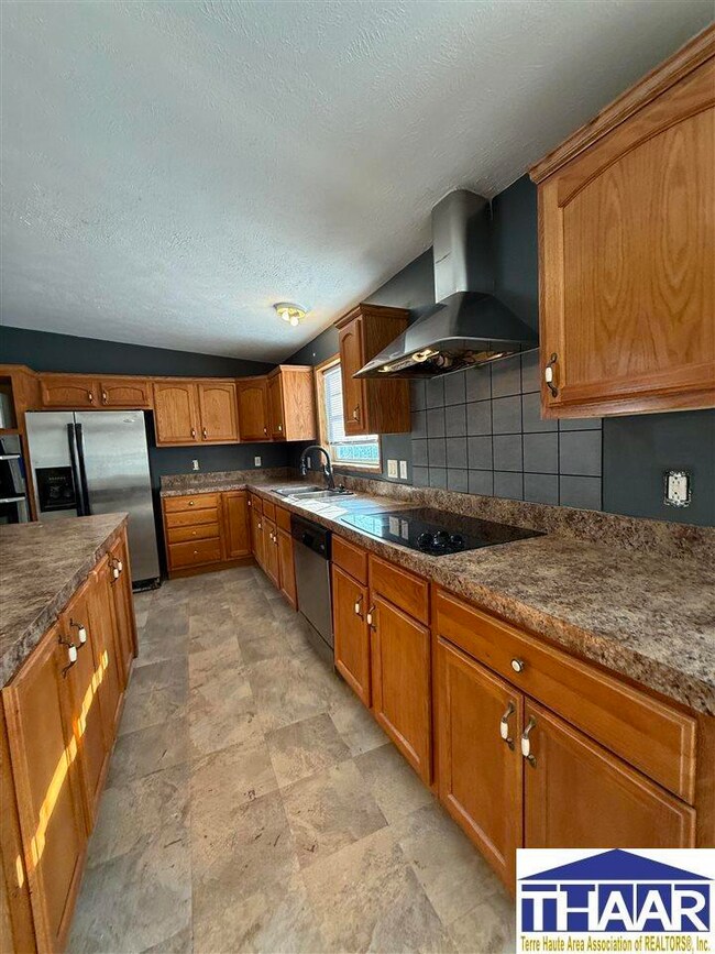 415 S 14th St, Terre Haute, IN 47807 - photo 6