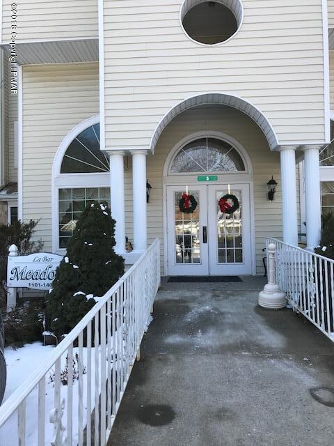 5 Village Cir unit Meadows Bldg. Apt 1, Stroudsburg, PA 18360 - photo 2