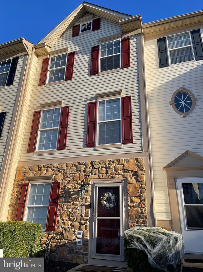 12251 Maidstone Ct, Woodbridge, VA 22192 - photo 2