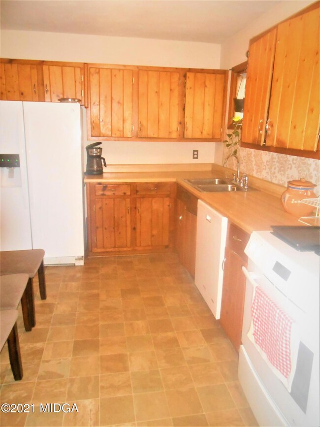 126 Carter Circle kitchen
