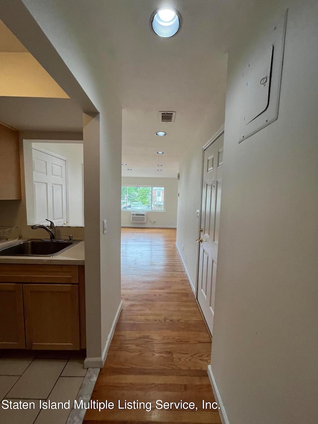 22 Francine Ct unit B, Staten Island, NY 10306 - photo 5