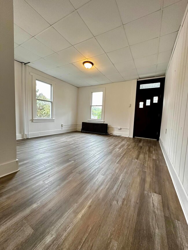 27 E 6th St, Jim Thorpe, PA 18229 - photo 2