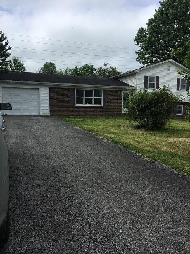 230 Mocks Creek Dr, Danville, KY 40422 - photo 5