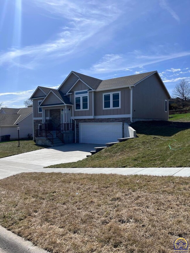 5117 SW Fieldcrest Ct, Topeka, KS 66610 - photo 3