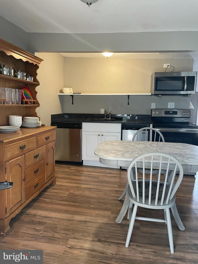 11 N Jay St unit 4, Middleburg, VA 20117 - photo 4