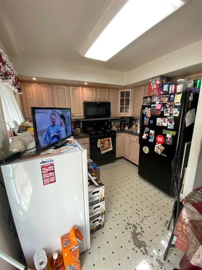 411 W Oak Ave, Wildwood, NJ 08260 - photo 2