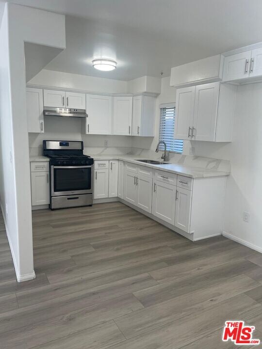 14206 Gilmore St unit 1/2, Van Nuys, CA 91401 - photo 6