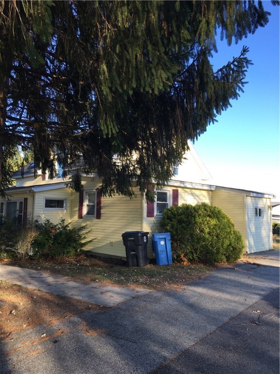 267 W Wrentham Rd, Cumberland, RI 02864 - photo 2