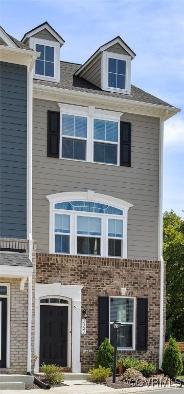 Convenient to shopping, groceries & major highways