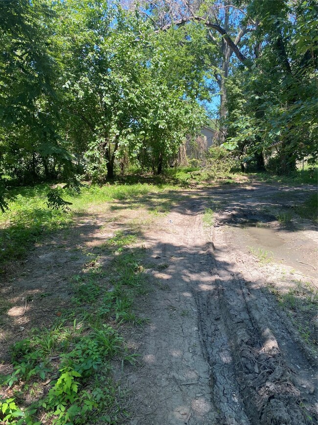 9634 E Hardy Rd, Houston, TX 77093 - photo 2