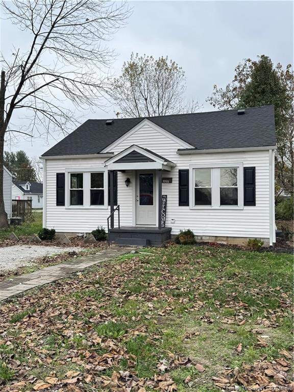 327 S 3rd St, Austin, IN 47102 - photo 2