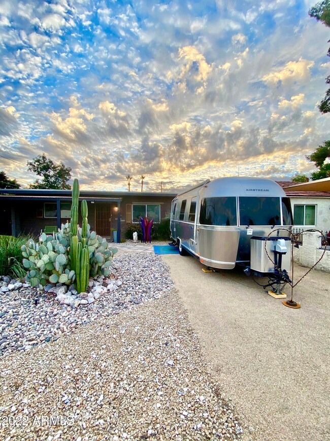 3207 25th Airstream