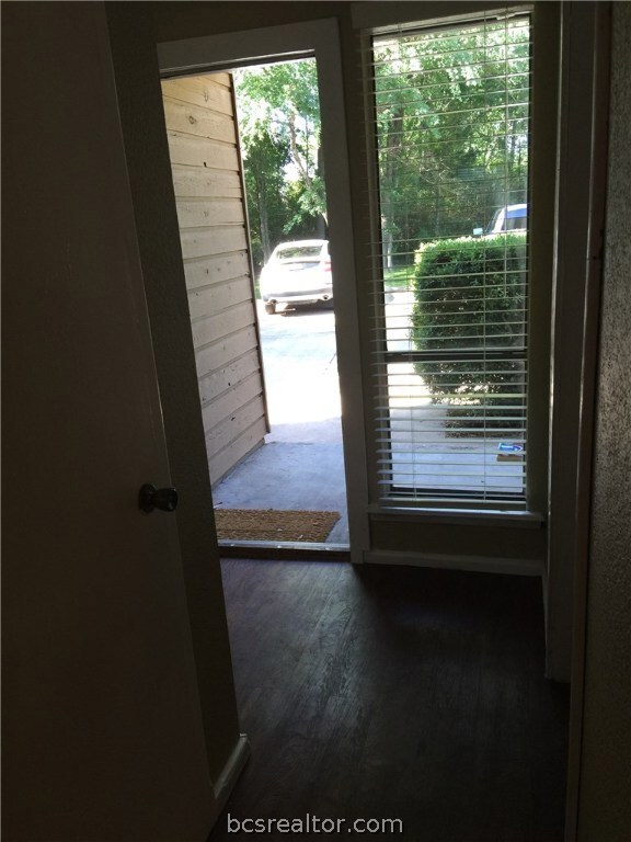 4345 Carter Creek Pkwy unit 10, Bryan, TX 77802 - photo 5