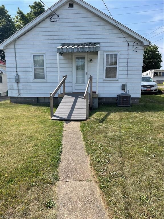 1022 Cassingham Ave, Coshocton, OH 43812 - photo 2