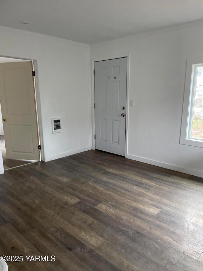 511 Columbia St, Wapato, WA 98951 - photo 2