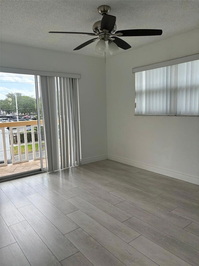410 SE 4th Ave unit 4, Hallandale Beach, FL 33009 - photo 6