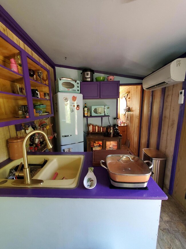 Tiny H1 Kitchen