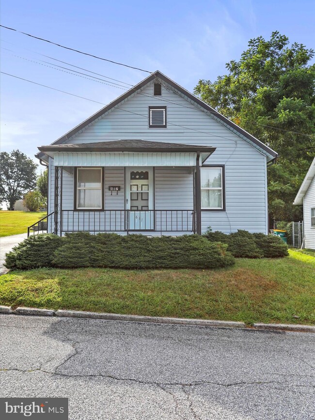 817 Maple St, Waynesboro, PA 17268 - photo 3