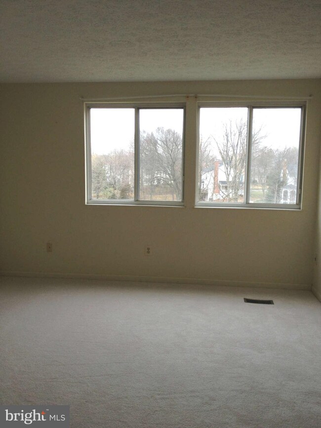 13238 Custom House Ct, Fairfax, VA 22033 - photo 2