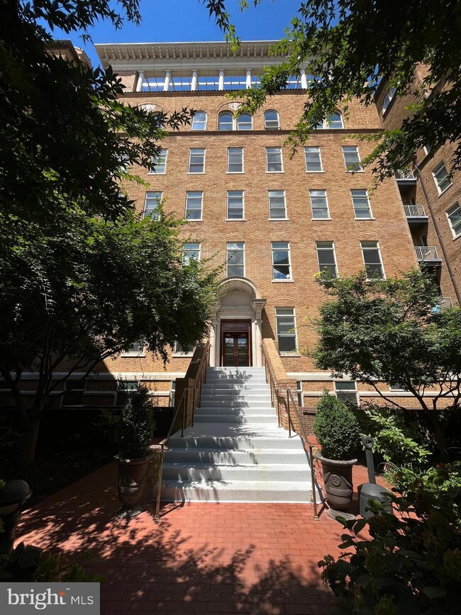 The Columbia Residences unit 215, Washington, DC 20037 - photo 6