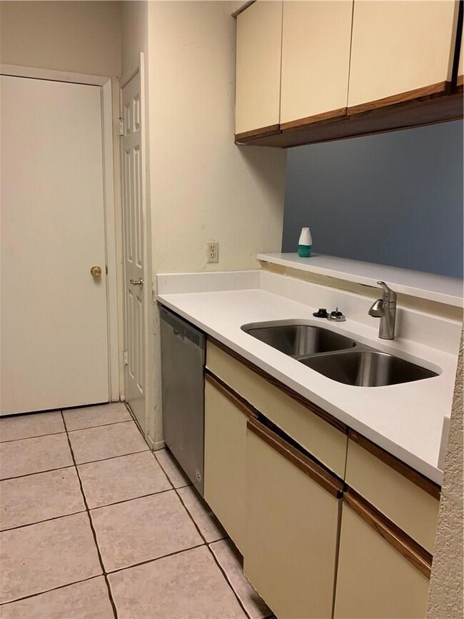 807 W 25th St unit 103, Austin, TX 78705 - photo 4