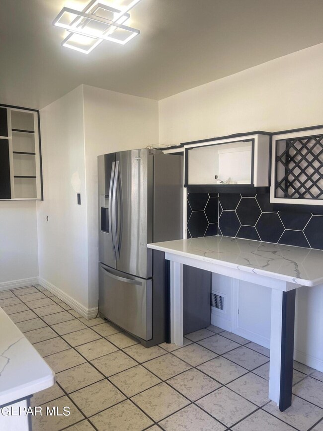 2511 Savannah Ave, El Paso, TX 79930 - photo 5