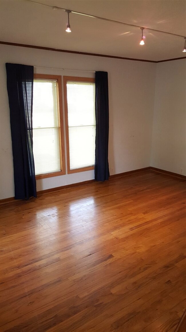 606 W 2nd St, Cedar Falls, IA 50613 - photo 7