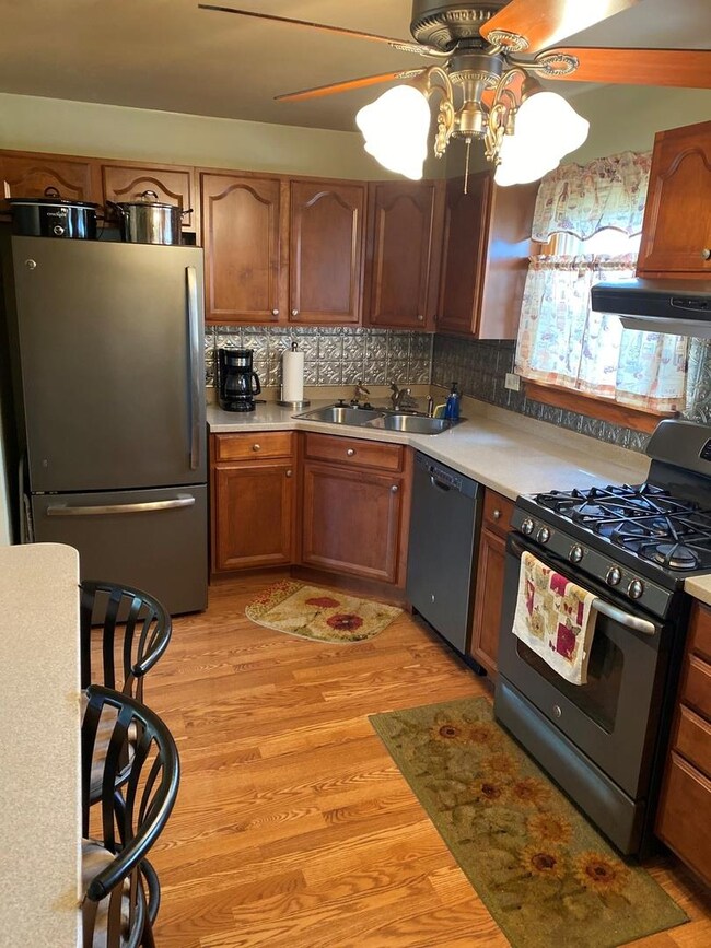 2735 Pawnee Rd, Waukegan, IL 60087 - photo 5