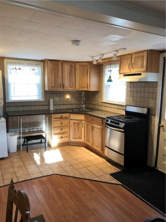 19 W Wrentham Rd unit B, Cumberland, RI 02864 - photo 3