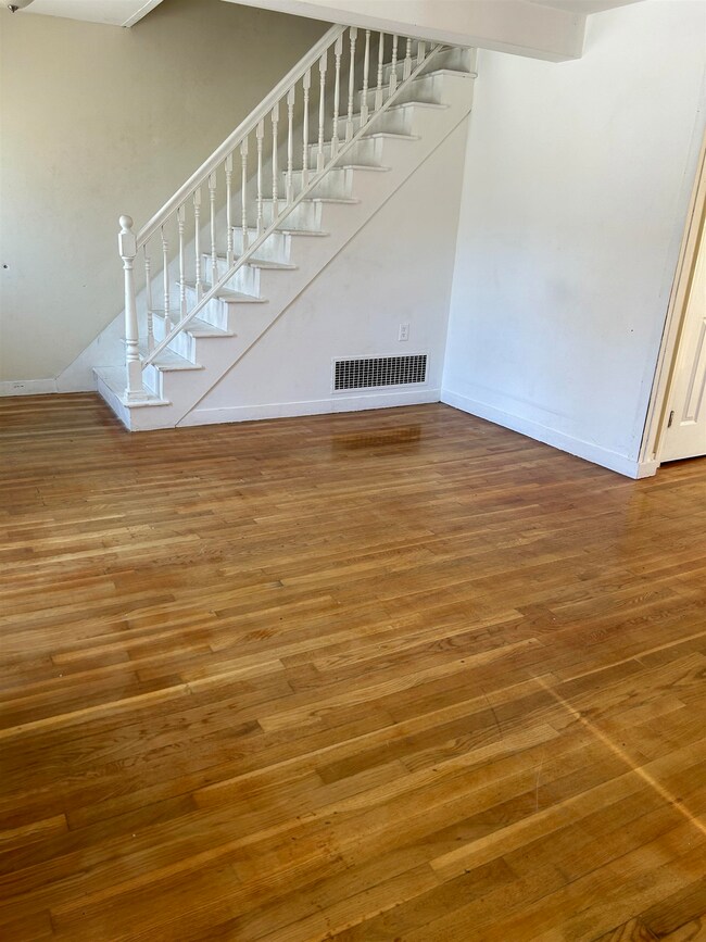 13 Grove St, Nashua, NH 03064 - photo 5