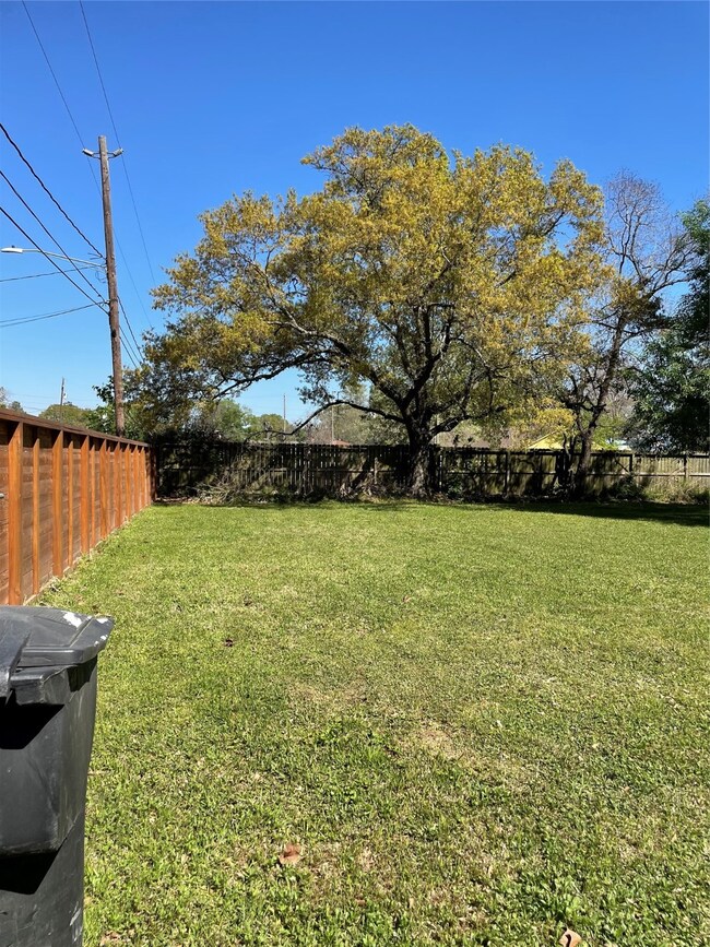 8902 Shady Dr, Houston, TX 77016 - photo 5