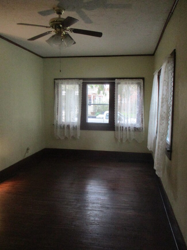 115 W 10th St, Auburn, IN 46706 - photo 3