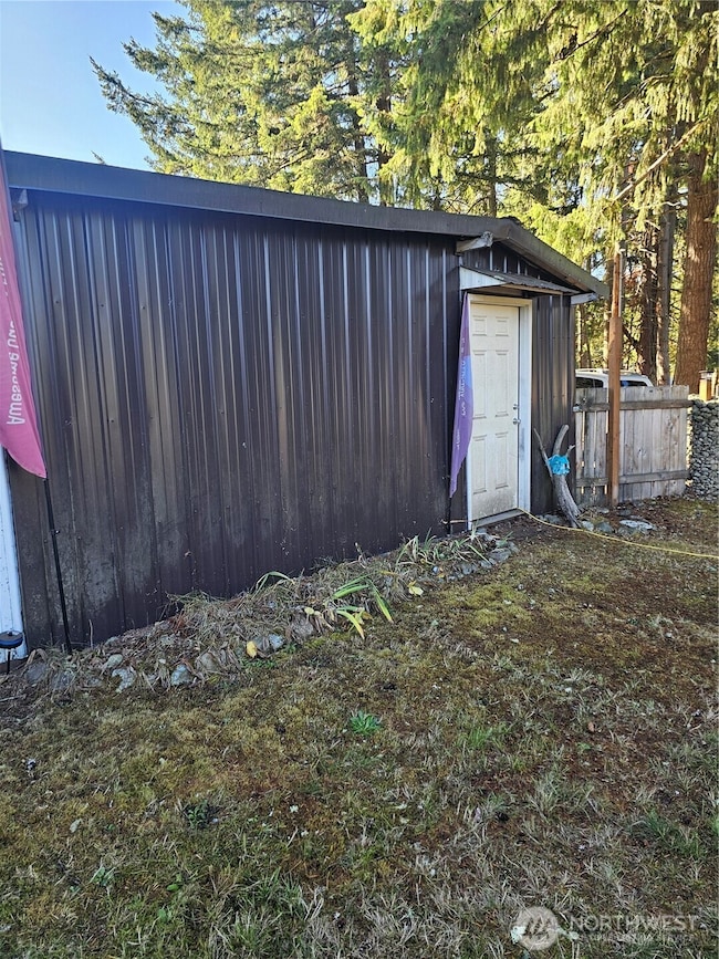 605 Hubbard Rd SE, Rainier, WA 98576 - photo 3