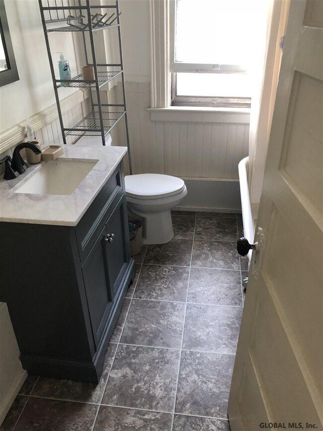 504 7th Ave unit 2nd FL, Troy, NY 12182 - photo 6