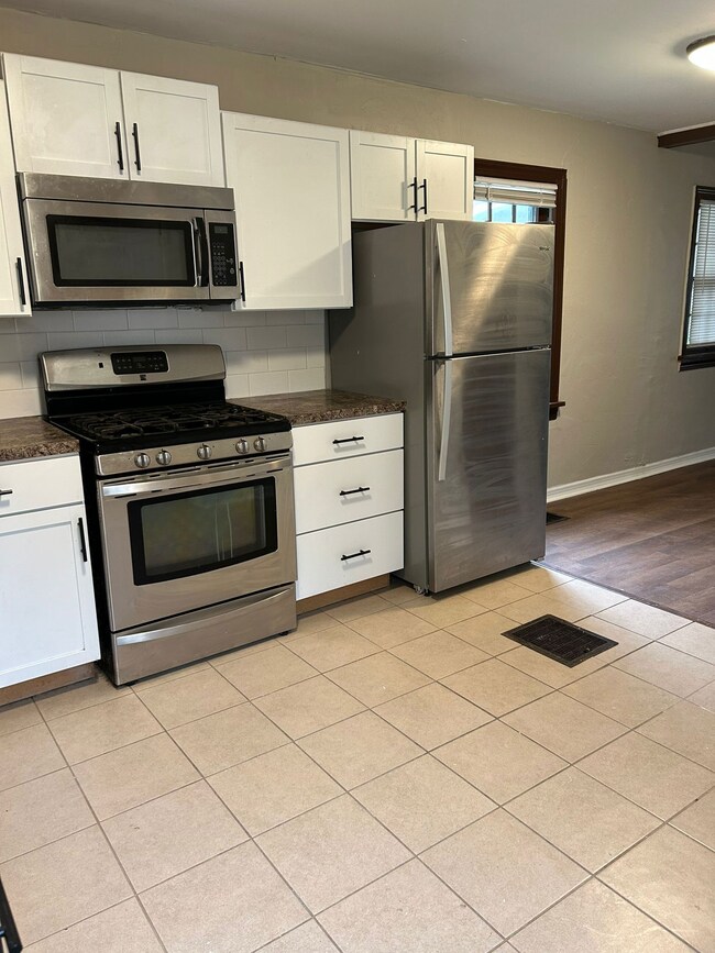 1917 Drexel Dr, Anderson, IN 46011 - photo 5