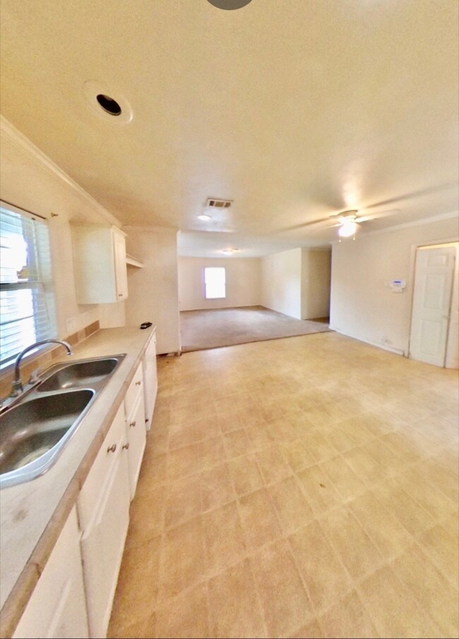 7120 W Knoll St, Houston, TX 77028 - photo 2