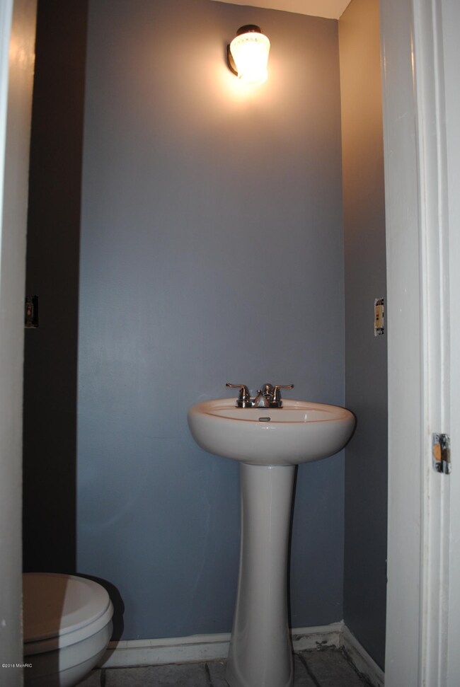9 - Bathroom