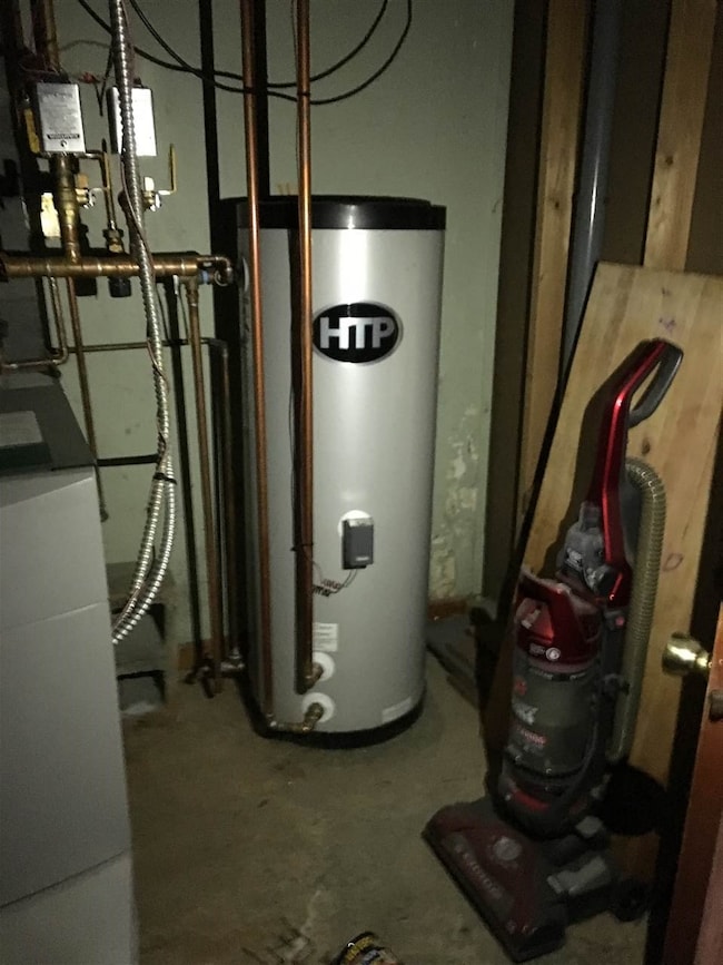 58 Quechee Hartland Rd, Hartford, VT 05001 - photo 3