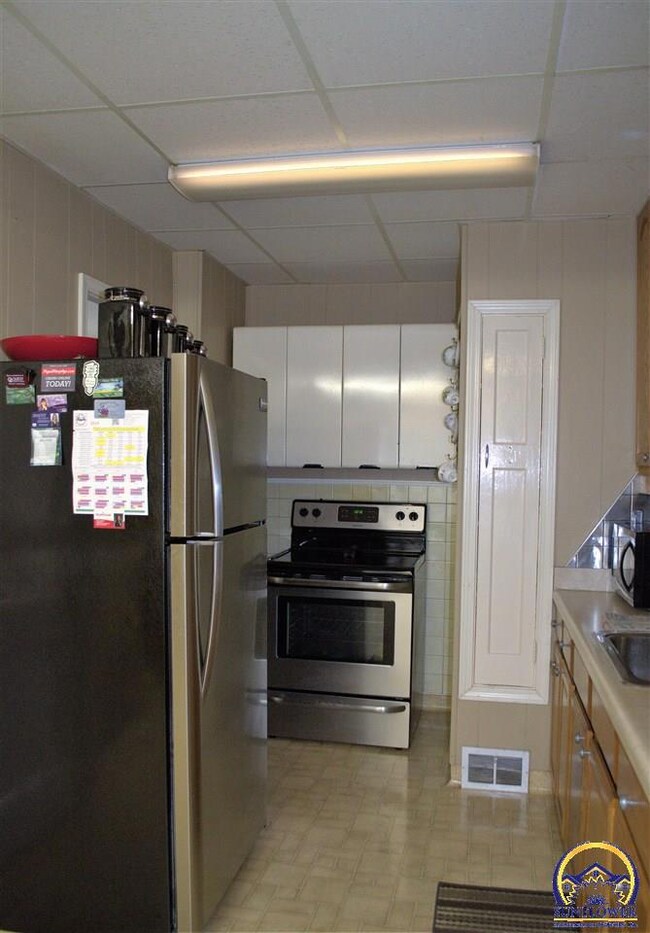 613 SW Warren Ave, Topeka, KS 66606 - photo 5